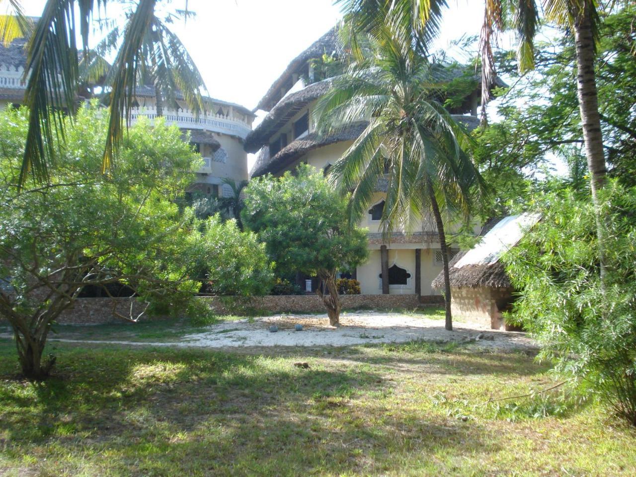 Coconut Village Beach Resort Diani Beach Exteriér fotografie